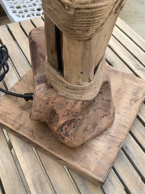 Lampe en bois flotté de la Loire (88 × 44 × 23 cm, ± 4 kg) – Avec câble et interrupteur, ampoule non incluse - Création Zen Curiosity