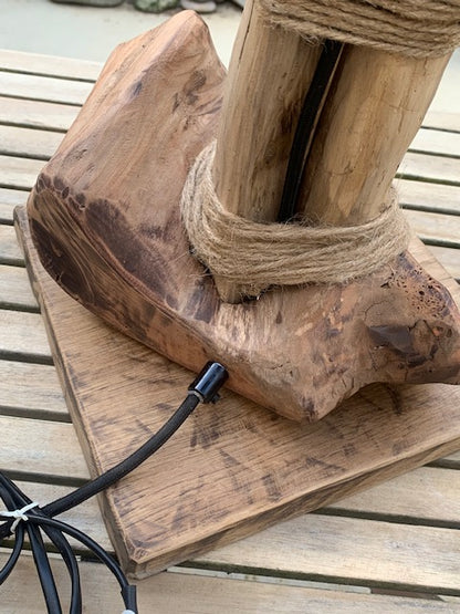 Lampe en bois flotté de la Loire (88 × 44 × 23 cm, ± 4 kg) – Avec câble et interrupteur, ampoule non incluse - Création Zen Curiosity