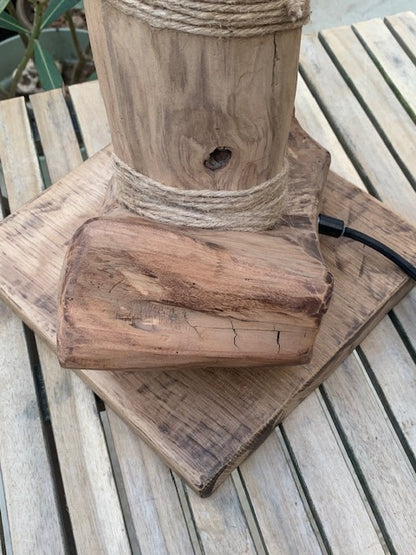 Lampe en bois flotté de la Loire (88 × 44 × 23 cm, ± 4 kg) – Avec câble et interrupteur, ampoule non incluse - Création Zen Curiosity