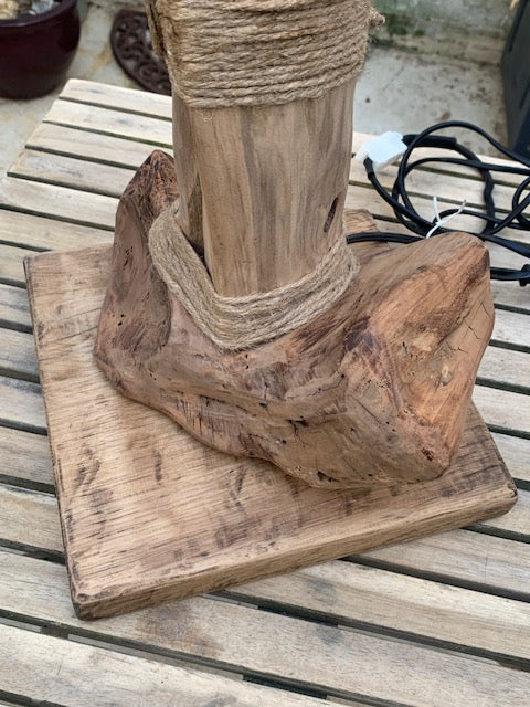 Lampe en bois flotté de la Loire (88 × 44 × 23 cm, ± 4 kg) – Avec câble et interrupteur, ampoule non incluse - Création Zen Curiosity