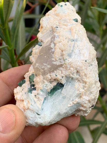 Tourmaline verte/ Verdélite, spécimen naturel de 87 x 57 x 45 mm - 139,7 grammes !