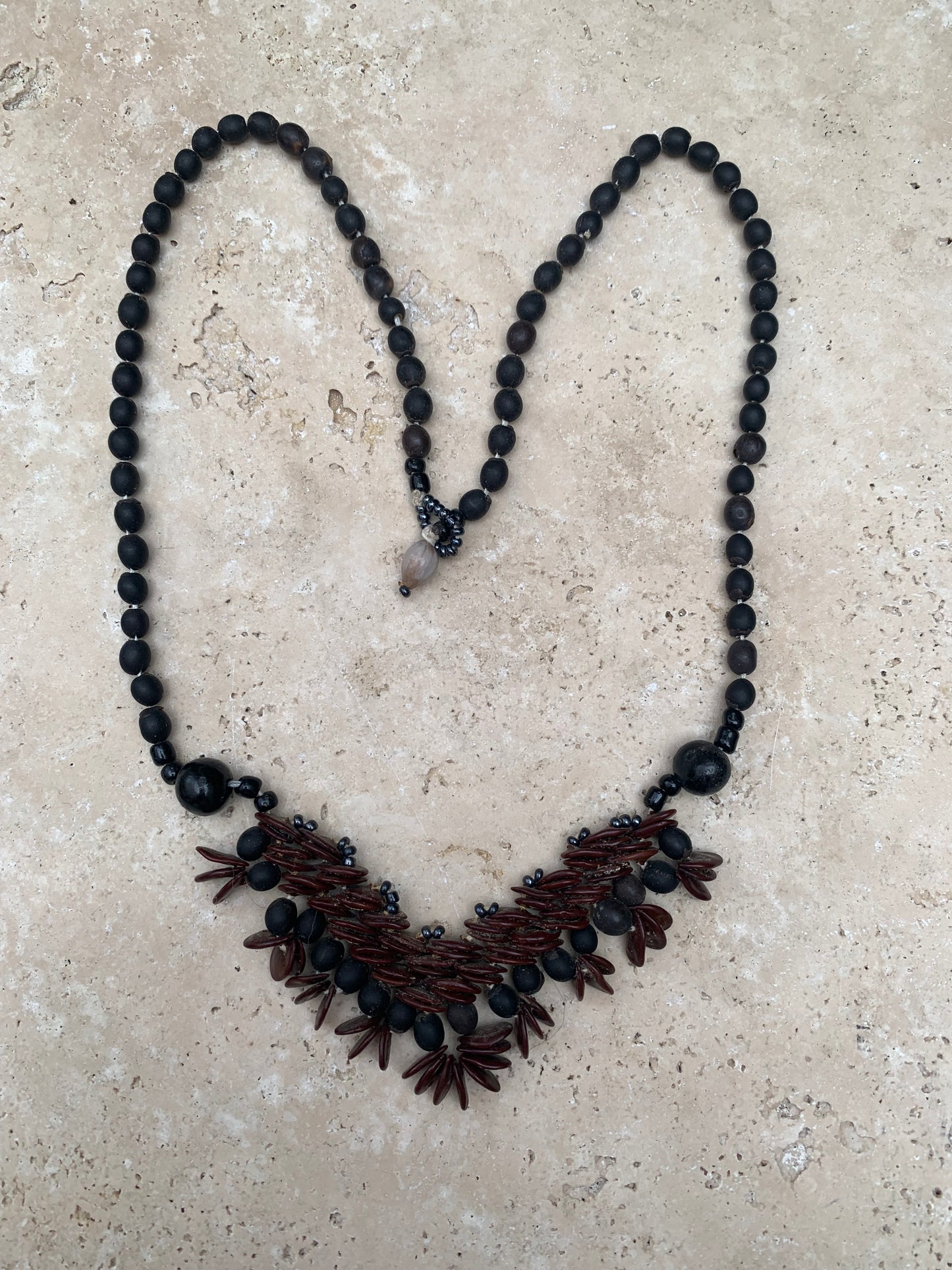 Peruvian necklace made of natural seeds, pearls of ± 2 to 6 mm. Size 55 cm + 50 mm panoramic view!
