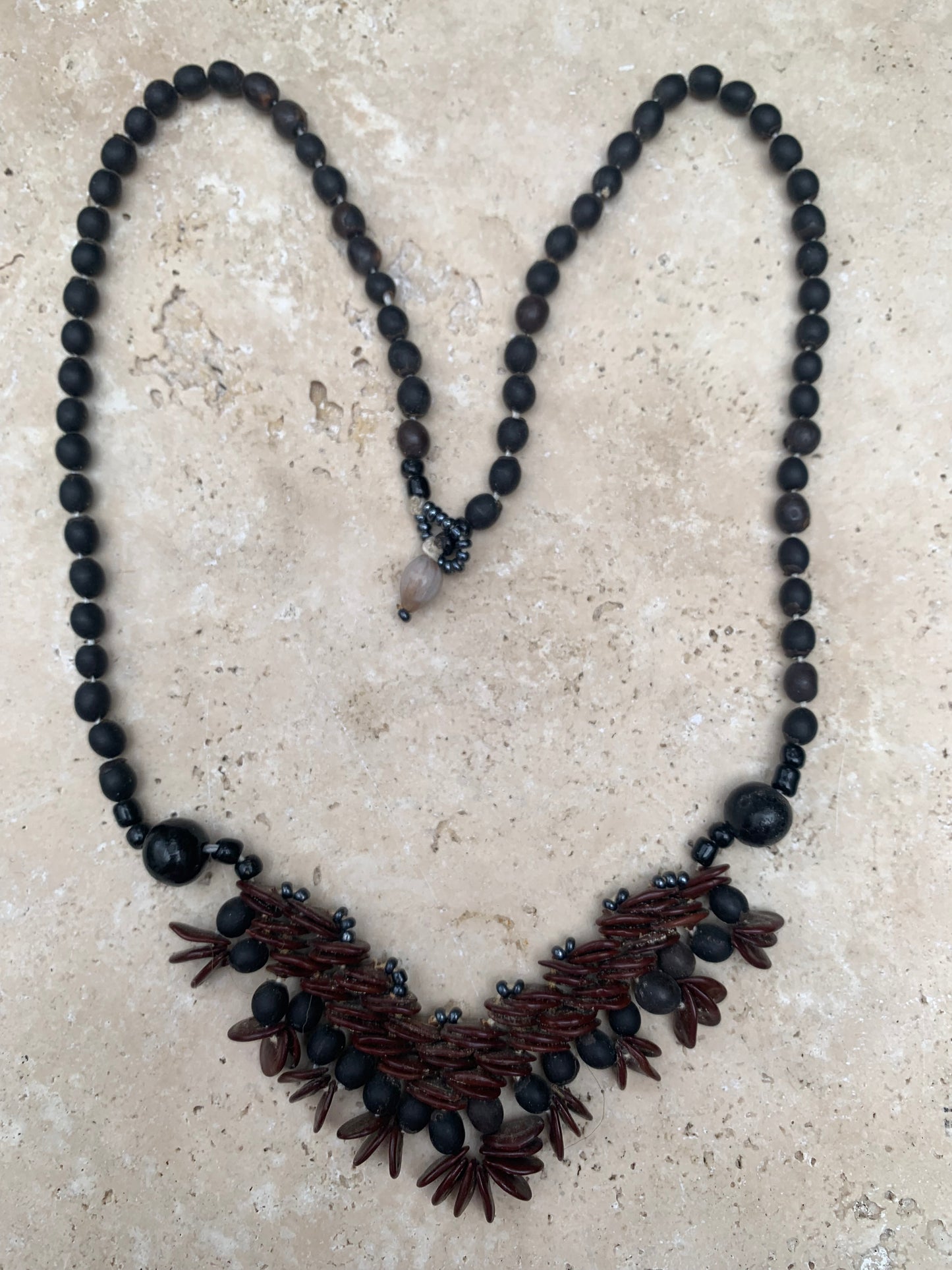 Peruvian necklace made of natural seeds, pearls of ± 2 to 6 mm. Size 55 cm + 50 mm panoramic view!