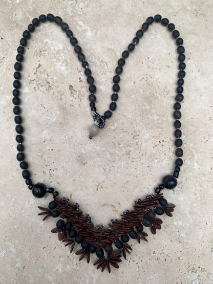 Peruvian necklace made of natural seeds, pearls of ± 2 to 6 mm. Size 55 cm + 50 mm panoramic view!