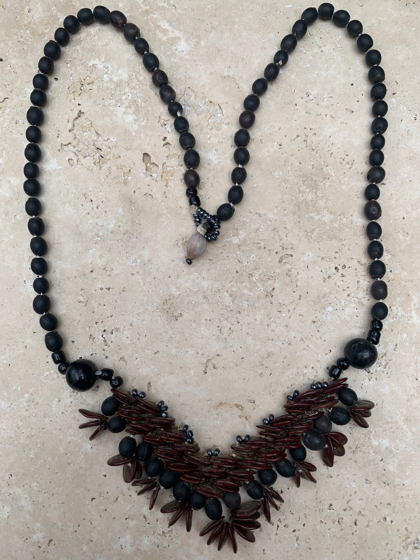 Peruvian necklace made of natural seeds, pearls of ± 2 to 6 mm. Size 55 cm + 50 mm panoramic view!