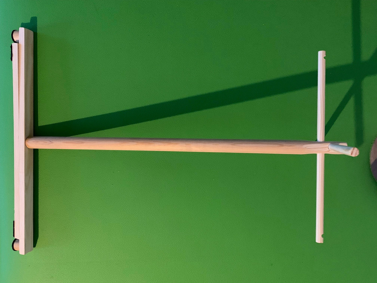 Support en bois avec base rétractable pour carillons de style Koshi, Zaphir, Tingsha… ±47 cm de haut - Création Zen Curiosity