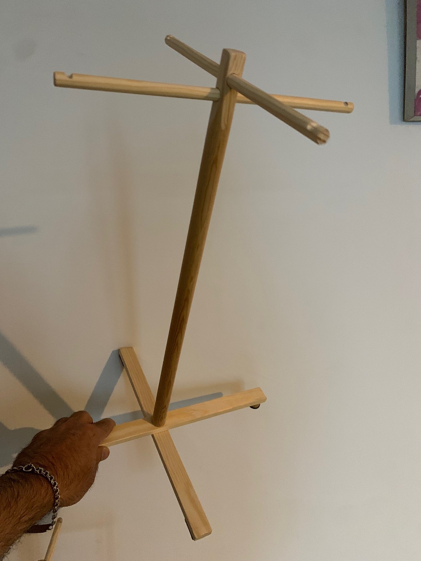 Support en bois avec base rétractable pour carillons de style Koshi, Zaphir, Tingsha… ±47 cm de haut - Création Zen Curiosity