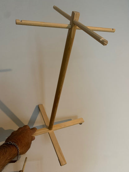 Support en bois avec base rétractable pour carillons de style Koshi, Zaphir, Tingsha… ±47 cm de haut - Création Zen Curiosity
