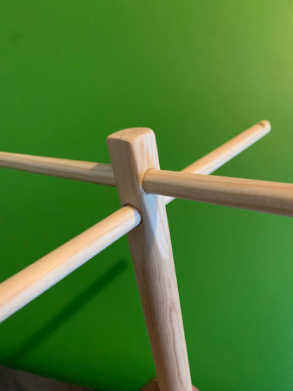 Support en bois avec base rétractable pour carillons de style Koshi, Zaphir, Tingsha… ±47 cm de haut - Création Zen Curiosity