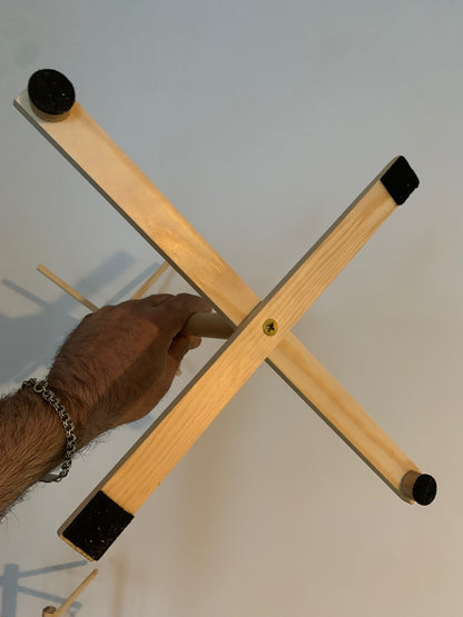 Support en bois avec base rétractable pour carillons de style Koshi, Zaphir, Tingsha… ±47 cm de haut - Création Zen Curiosity