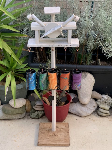 Support surélevé en bois recyclé, pour carillons Koshi/Zaphir – 97 x 32 x 23 cm, création Zen Curiosity
