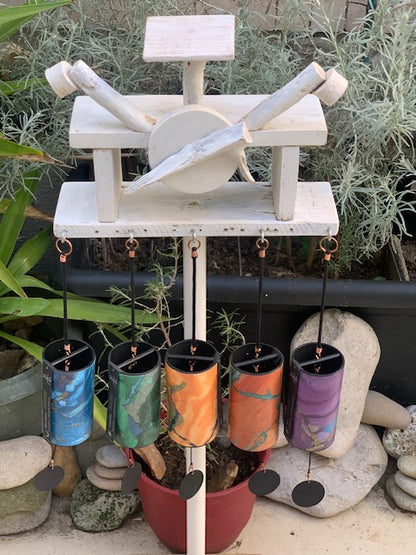 Support surélevé en bois recyclé, pour carillons Koshi/Zaphir – 97 x 32 x 23 cm, création Zen Curiosity