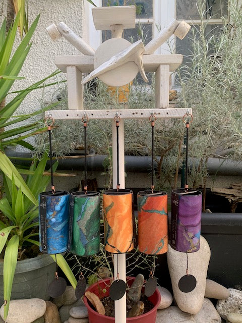Support surélevé en bois recyclé, pour carillons Koshi/Zaphir – 97 x 32 x 23 cm, création Zen Curiosity