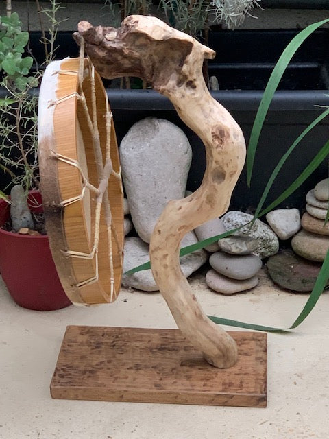 Support en bois flotté en forme de dragon - 74 x 41 x 24 cm pour gong, tambour ou autre - Création Zen Curiosity