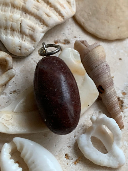 Shiva lingham, pendentif de 28mm x11 de diamètre. Fait sur Argent. Vendu avec cordon réglable de couleur noire !