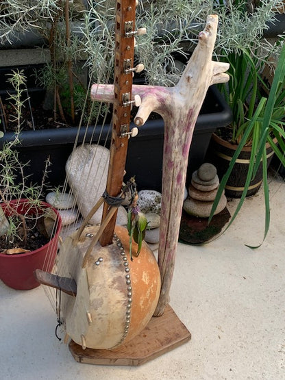 Support en bois flotté pour guitare, basse, instrument avec manche - 94 x 32 x 23 cm- Création Zen Curiosity