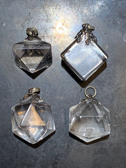 Pendentifs Solides de Platon en cristal de roche à l'unité, de 15 x 15 mm environ - Qualité AA à AAA
