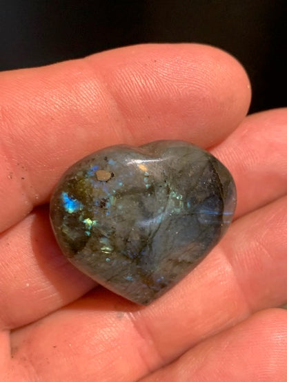 Coeur en labradorite de taille S : 3x3x1,5 cm - 20 gr.