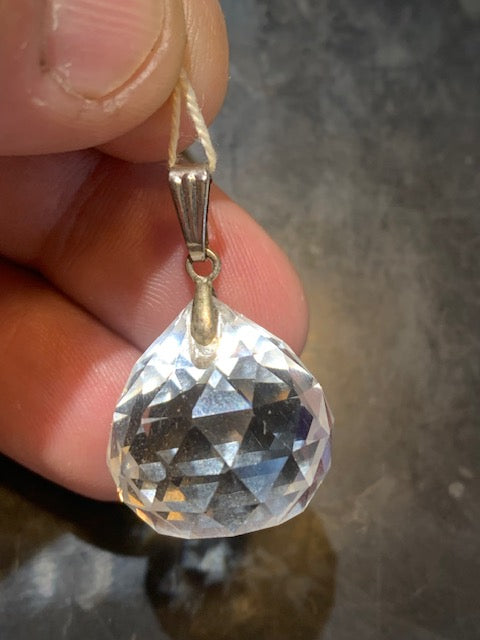 Pendentif Vogel en cristal de roche (quartz) - 48 facettes - Ø 21 mm de diamètre