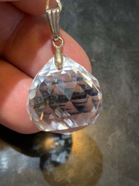 Pendentif Vogel en cristal de roche (quartz) - 48 facettes - Ø 21 mm de diamètre