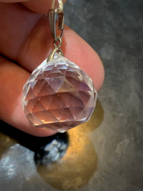Pendentif Vogel en cristal de roche (quartz) - 48 facettes - Ø 21 mm de diamètre