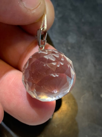 Pendentif Vogel en cristal de roche (quartz) - 48 facettes - Ø 21 mm de diamètre