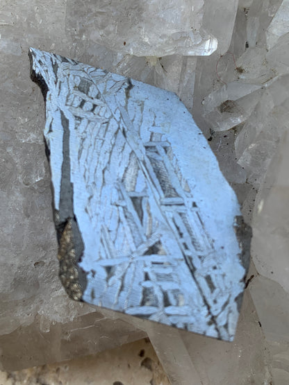 Météorite 'Muonionalusta', spéciment de 60x31x3mm - 20 grammes. De type IVA, qui s'est écrasée dans le nord de la Scandinavie !