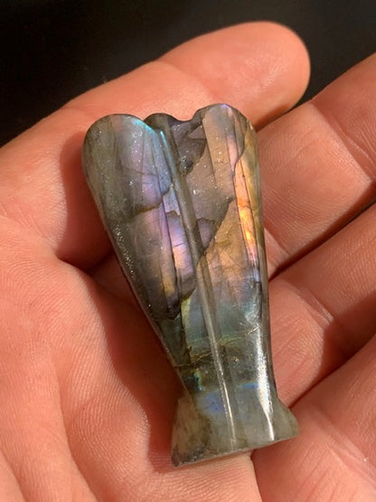 Ange en Labradorite - ± 55 x 30 x 10 mm - ± 25 gr.