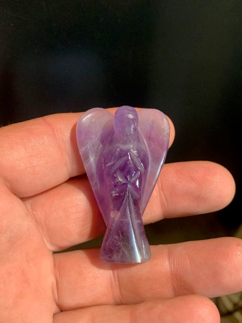 Ange en Améthyste - ± 55 x 30 x 10 mm - ± 29 gr.
