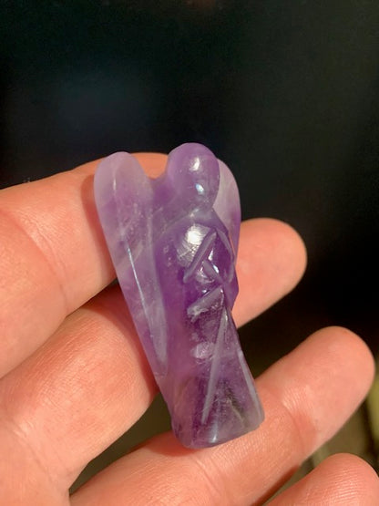 Ange en Améthyste - ± 55 x 30 x 10 mm - ± 29 gr.