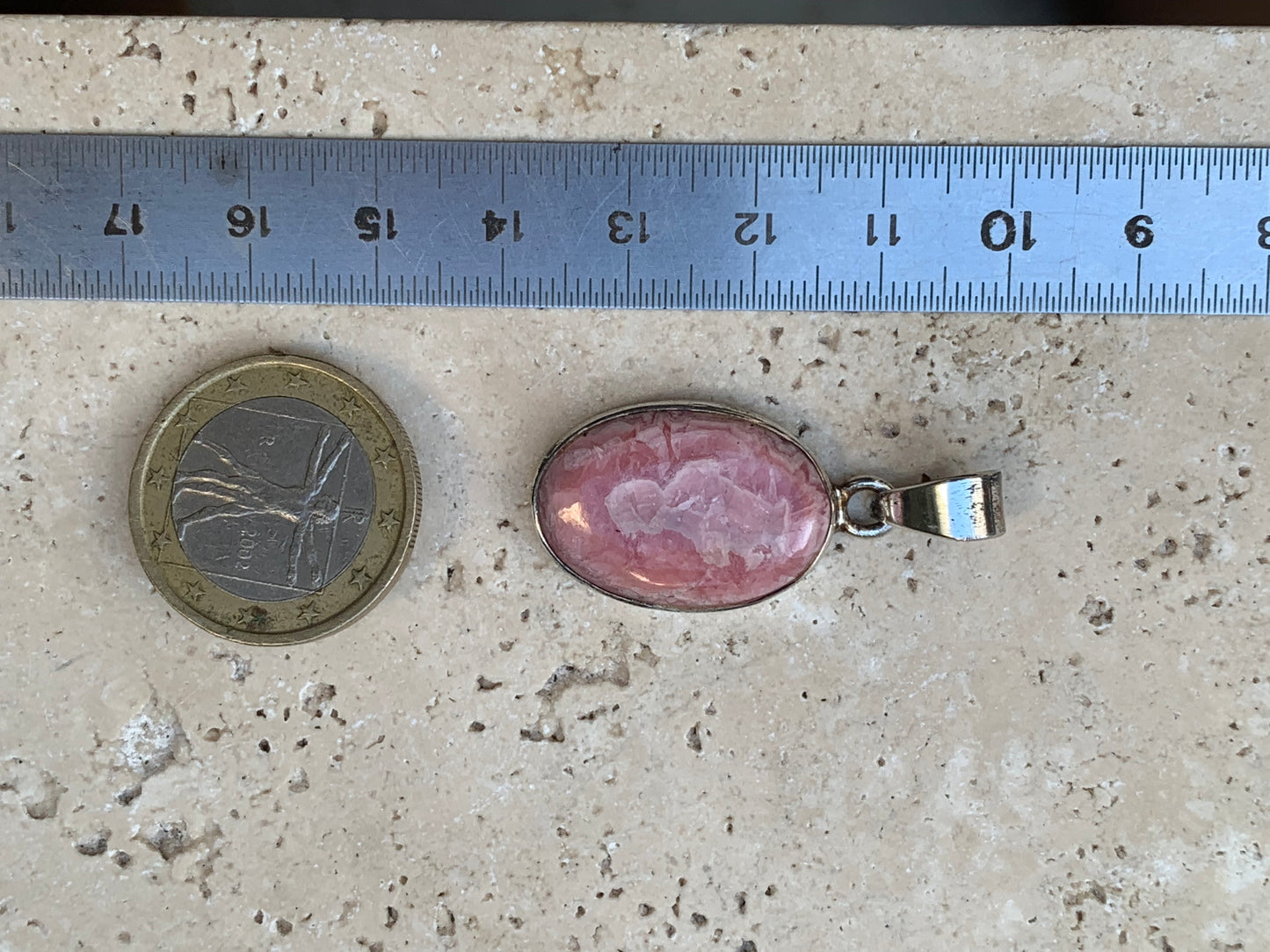 Rhodochrosite ! Pièce unique en Argent de 38 mm x 17 x 5. Vendu avec un cordon réglable de couleur noire !