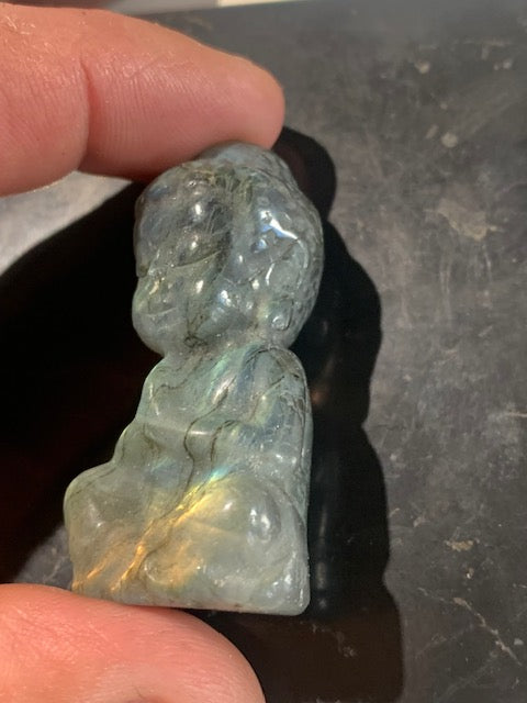 Bébé Bouddha en Labradorite, 51 mm x 26 x 21 - 35,8 gr.