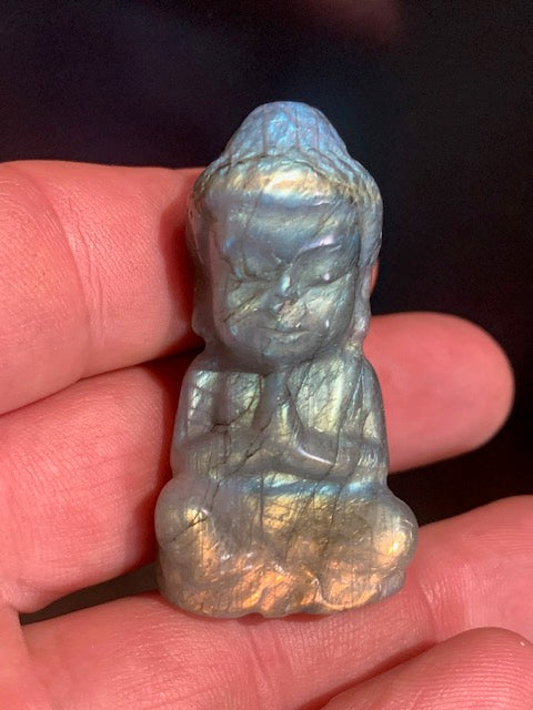 Bébé Bouddha en Labradorite, 51 mm x 26 x 21 - 35,8 gr.