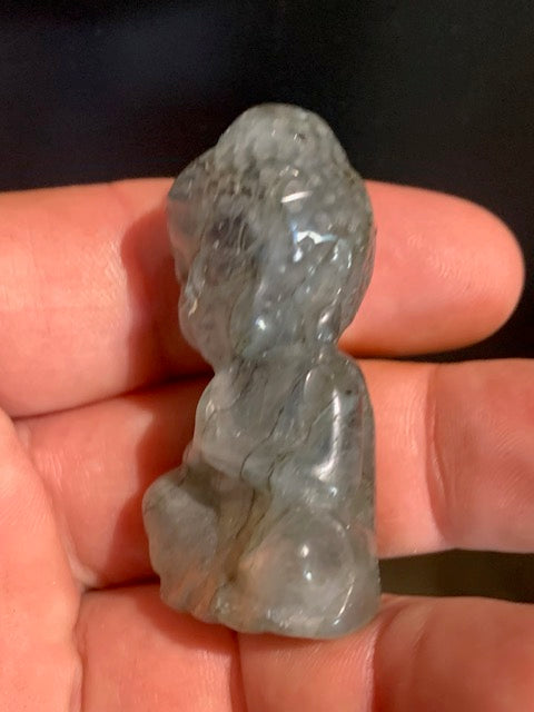 Bébé Bouddha en Labradorite, 51 mm x 26 x 21 - 35,8 gr.