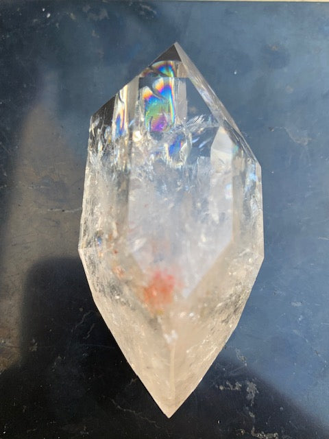 Cristal de roche, pointe bi-déterminée naturelle de 70 x 35 x 27 mm - 79,5 gr.