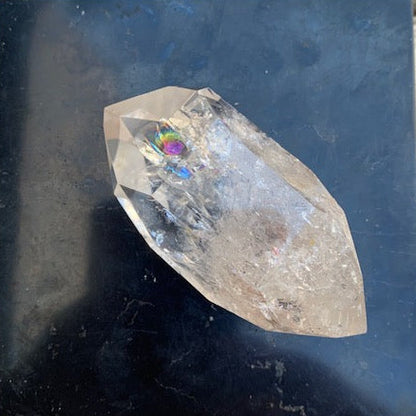 Cristal de roche, pointe bi-déterminée naturelle de 70 x 35 x 27 mm - 79,5 gr.