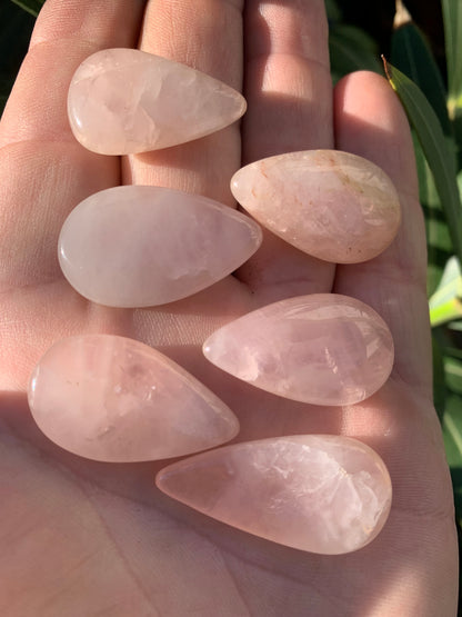 Quartz Rose, cabochon 'goutte', qualité A à AA, 30 x 20 x 8 mm environ, parfait pour la bijouterie, collection, lithothérapie...