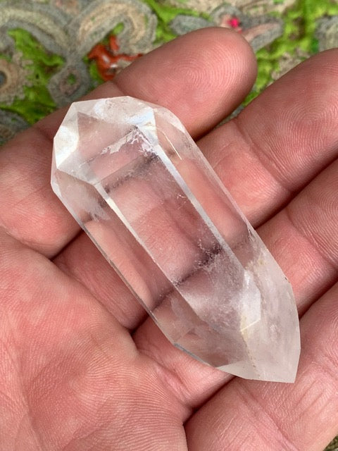 Cristal de roche, pointe bi-déterminée naturelle à 6 faces - 61 x 27 x 22 mm - 53,2 gr.