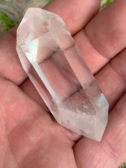 Cristal de roche, pointe bi-déterminée naturelle à 6 faces - 61 x 27 x 22 mm - 53,2 gr.