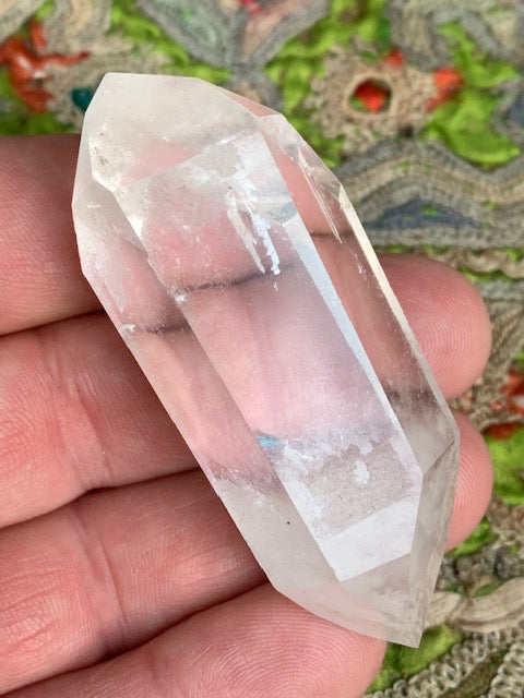 Cristal de roche, pointe bi-déterminée naturelle à 6 faces - 61 x 27 x 22 mm - 53,2 gr.