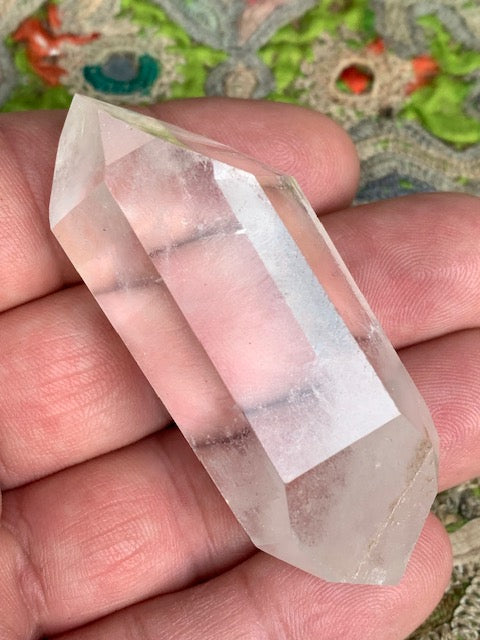 Cristal de roche, pointe bi-déterminée naturelle à 6 faces - 61 x 27 x 22 mm - 53,2 gr.