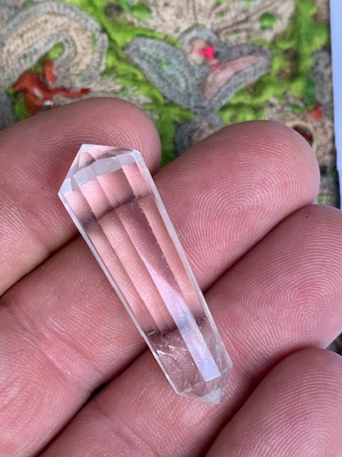 Cristal de roche Vogel, pointe bi-déterminée à 12 faces - 41 mm x 12 de diamètre - 8,6 gr.