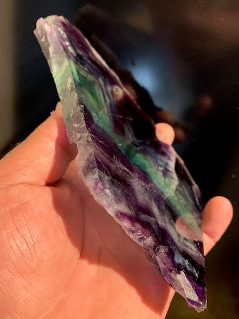 Fluorite multicolore, plaque sciée de 150 x 122 x 12 cm / 483 gr. - magnifique pièce !