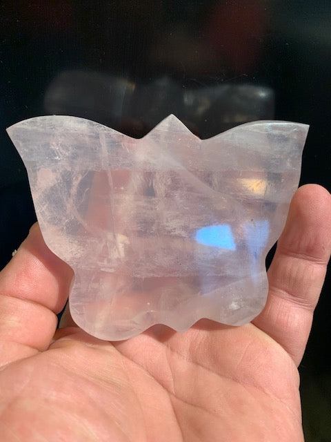 Quartz rose, papillon de taille L - 10 x 7,4 x 2,1 centimètres - 296,6 grammes