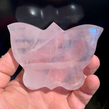 Quartz rose, papillon de taille L - 10 x 7,4 x 2,1 centimètres - 296,6 grammes