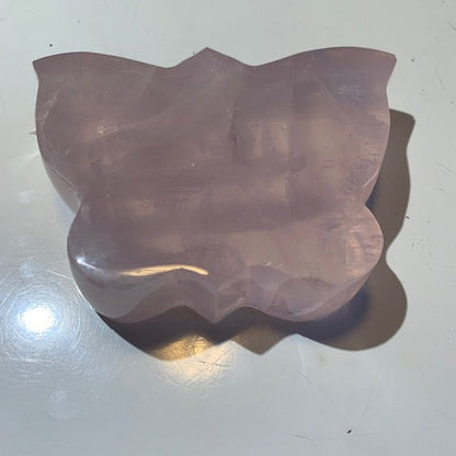 Quartz rose, papillon de taille L - 10 x 7,4 x 2,1 centimètres - 296,6 grammes