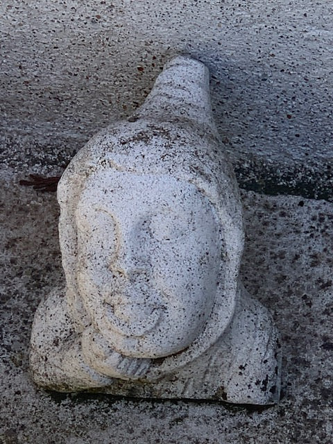 RARE : 6 Statuettes / Mascarons de nains sculptés en pierre – Anciennes pièces d'un château – Vendus à l’unité