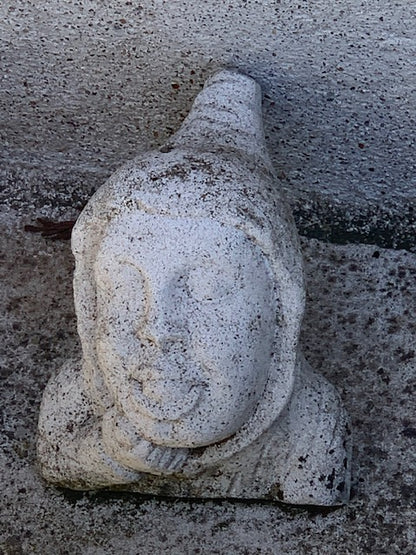 RARE : 6 Statuettes / Mascarons de nains sculptés en pierre – Anciennes pièces d'un château – Vendus à l’unité