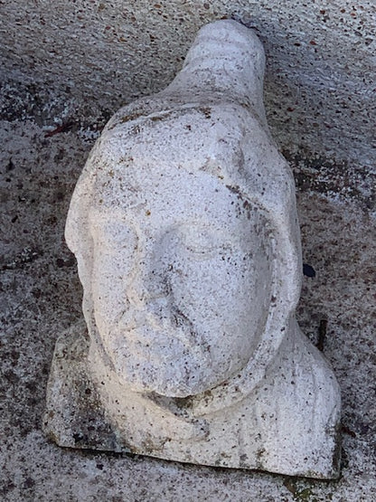RARE : 6 Statuettes / Mascarons de nains sculptés en pierre – Anciennes pièces d'un château – Vendus à l’unité