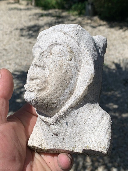 RARE : 6 Statuettes / Mascarons de nains sculptés en pierre – Anciennes pièces d'un château – Vendus à l’unité